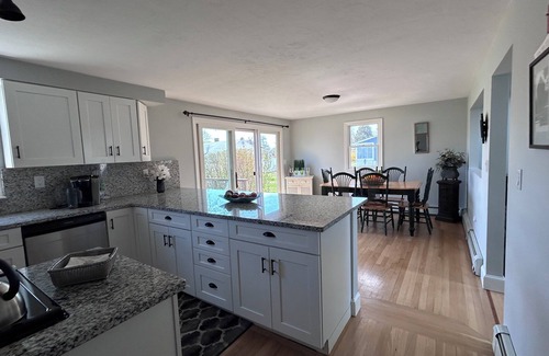 Ocean Bluff-Brant Rock House | The Tower Beach House: Expansive ocean views from tower observatory room and widows walk. 2 blocks to beaches in Brant Rock beach community