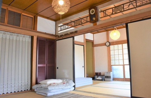 Isinomaki House | The Traditional Japanese house with cats. Cat house