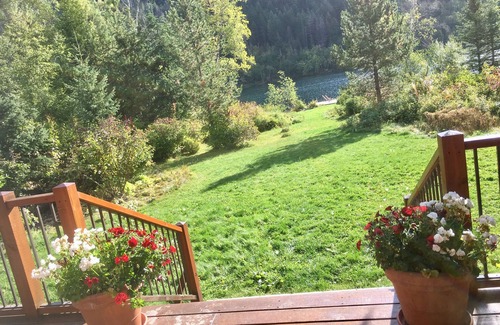 Gold Bridge Cabin | The Trailhead : Lakefront Cabin @ Tyaughton Lake