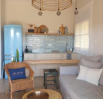 Atlit Apartment | The Turquoise Suite on the Sea Trail, Atlit