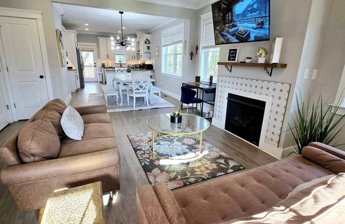 Biddleville House | The Uptown Cottage.1 mile to uptown!