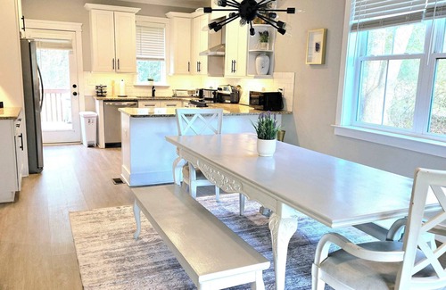 Biddleville House | The Uptown Cottage.1 mile to uptown!