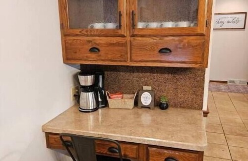 Fowler House | The Urban Lake House: Near Avalon Grand Resort