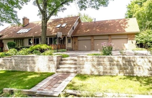 Fowler House | The Urban Lake House: Near Avalon Grand Resort