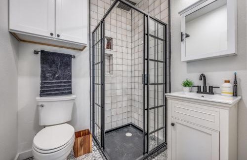 Denton Apartment | The Vanderbilt Mansion Apt 7 Near Downtown and TWU