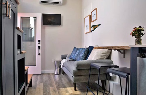 Alphabet Historic District Hotel | The Vera - Cute Tiny House - AC, WiFi, 96 Walk Score!