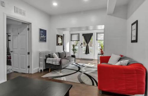 North Buffalo Apartment | The Victorian House