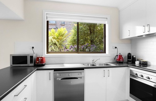 Sandy Bay Apartment | The View 2 bed unit with stunning Hobart outlook