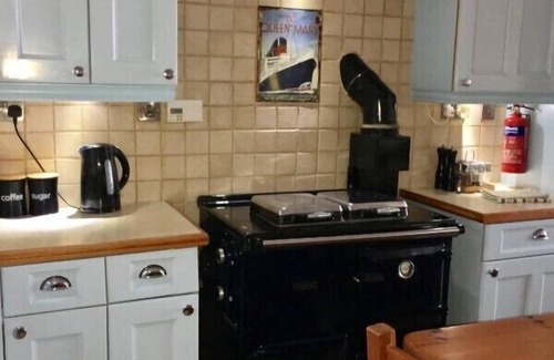 Criccieth House | The View! On The Beach ! Seaviews! Village Located Sleeps 2 to 13