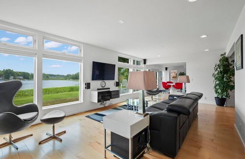 Waterford House | The views are amazing inside and out. Modern lake house with a double lot.