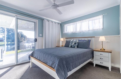 Sussex Inlet House | The Waterfront on Teal