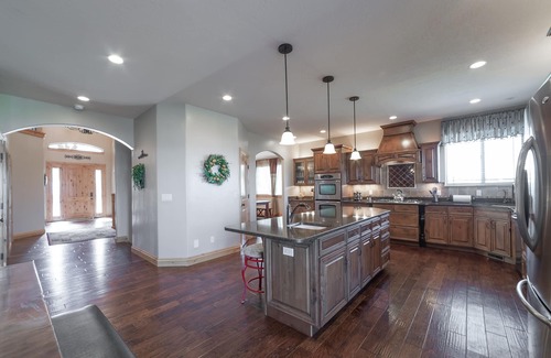 Garden City House | The Westlake Escape - Amazing Views, Large Entertaining Yard, and Hot Tub