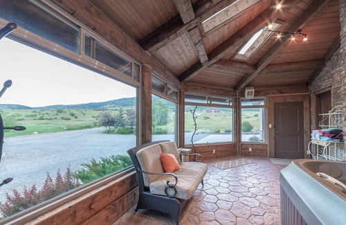 Garden City House | The Westlake Escape - Amazing Views, Large Entertaining Yard, and Hot Tub