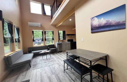 Westport Cabin | The Westport Pearl, a cozy, quiet neighborhood. Like bringing the outdoors in.