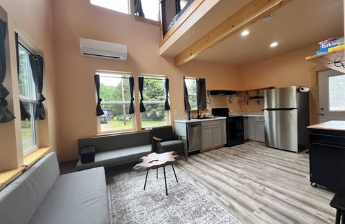 Westport Cabin | The Westport Pearl, a cozy, quiet neighborhood. Like bringing the outdoors in.