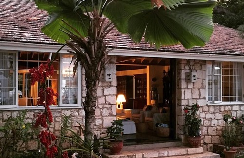 Reading House | The Wharf House - Old World Charm By The Sea