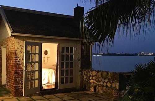 Reading House | The Wharf House - Old World Charm By The Sea