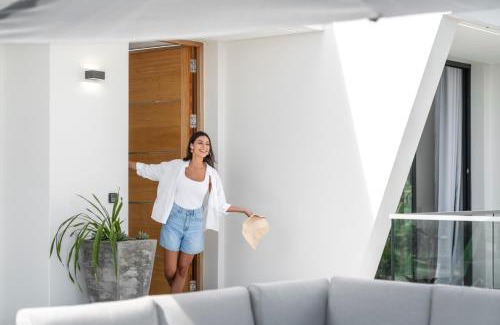 Canhas House | The White House by An Island Apart