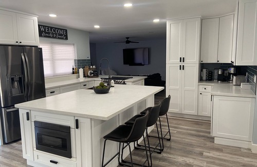 Raskin Estates House | The White House -Spacious 4BR W/Pool 10 min from TPC Golf!