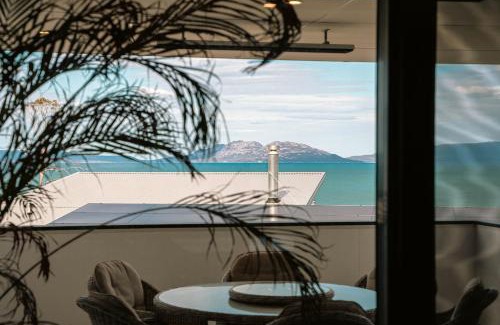 Swansea House | The White House ~ Your ultimate escape!