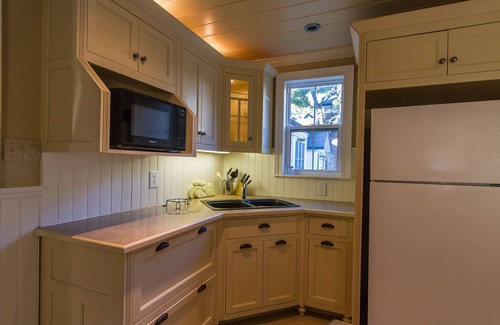 Prince Edward House | The White Rabbit Guest House - Picton