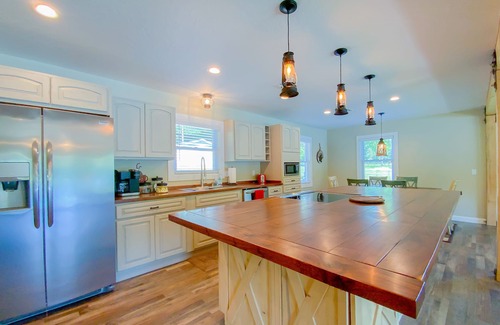 Flippin House | The White River at your doorstep with NEW private dock