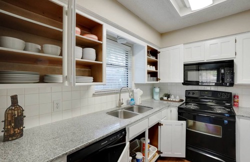 Euless House | +The Wild Clover Pets ok Arcade Garage 《NFLX》