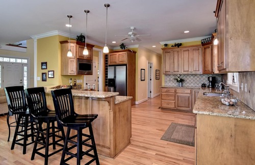 Norge House | The Williamsburg Retreat - Gorgeous Private Acreage