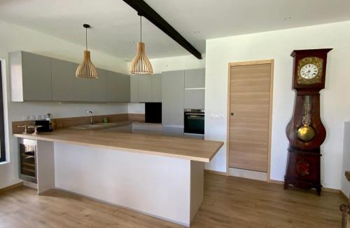 Beaulieu House | The winegrower- Swimming pool bowling alley and air conditioning !