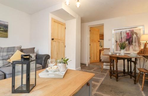 Bowness-on-Windermere Apartment | The Wonky Burrow