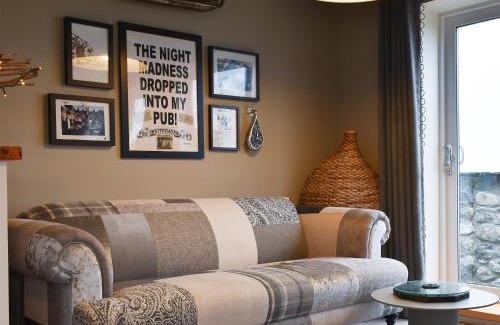 Dinas House | The Yard Beach Retreat - Uk43652