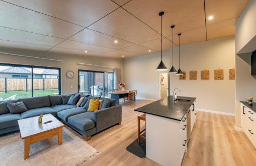 Lake Hawea House | The Yellow Door at Lake Hawea