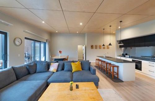 Lake Hawea House | The Yellow Door at Lake Hawea