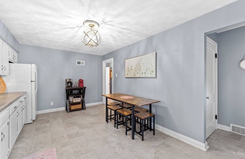 Waterloo House | The Yellow Haus, 3 bedrooms, close to downtown Waterloo!