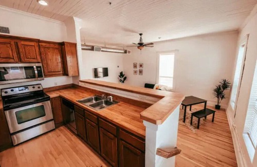 Waxahachie Apartment | The Yellowrose Downtown