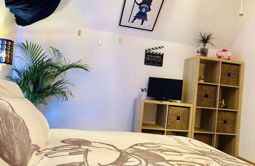 Magny-le-Hongre House | Themed guest house 2.4 km from the park