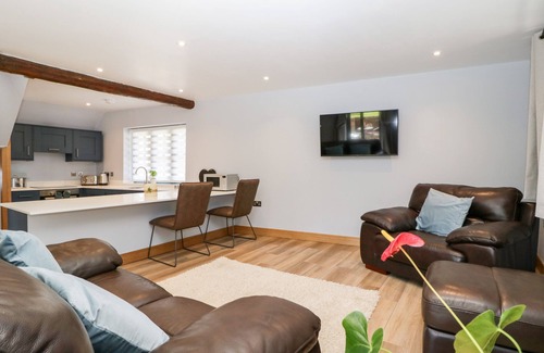 Winterborne Stickland Cottage | THIMBLE COTTAGE, pet friendly, with a garden in Blandford Forum