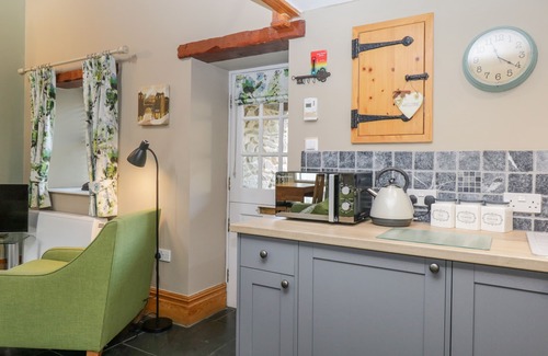 Newland Near Ulverston Cottage | THIMBLE COTTAGE, luxury holiday cottage, with open fire in Pennington