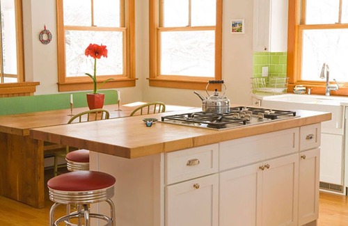 Greenbush House | Third Cliff Scituate.Easy walk to Downtown and Peggoty and SPIT beaches