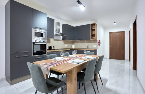 Qawra Apartment | This apartment is a 2 bedroom(s), 2 bathrooms, located in San Pawl il-Baħar, null.