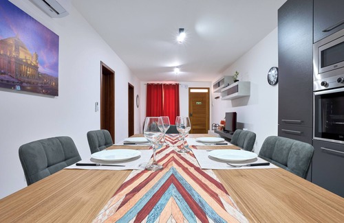 Qawra Apartment | This apartment is a 2 bedroom(s), 2 bathrooms, located in San Pawl il-Baħar, null.