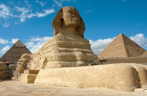 Al Haram Apartment | This apartment has a magnificent view of the pyramids of Giza.