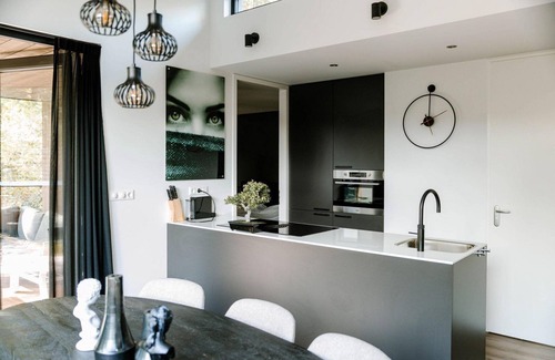 Municipality of Rhenen House | This Eco-Lode is furnished for six persons as well but also has an extra hot tub. This means you can relax completely from your own patio and grab your own wellness moment!