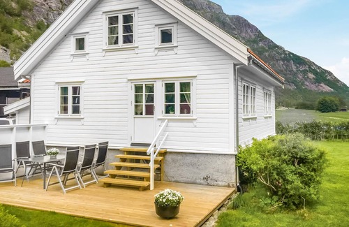 Gjesdal House | This homely vacation home welcomes you to Dirdal in the southwest of Norway.