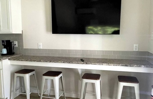 London House | This house is a 2 bedroom(s), 1 bathrooms, located in London, KY.