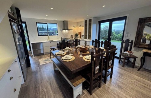 Greymouth House | This house is a 3 bedroom(s), 3 bathrooms, located in Marsden, West Coast Region.