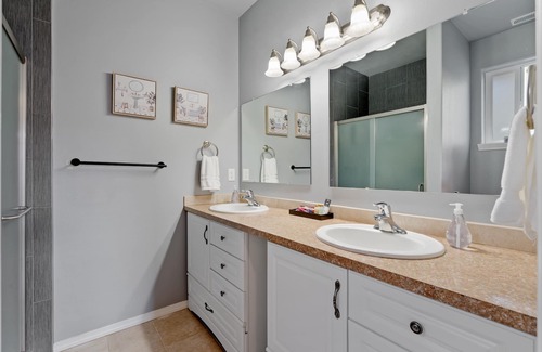 West Longview House | This house is a 3 bedroom(s), 2 bathrooms, located in Longview, WA.