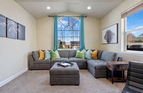 West Longview House | This house is a 3 bedroom(s), 2 bathrooms, located in Longview, WA.