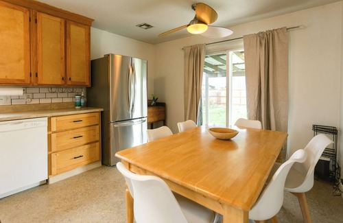 Central Point House | This is a 3 bedroom 2 bath home with large backyard. In the back of the property features a 1 bedroom fully equipped guest house with a gate from the backyard for easy access.