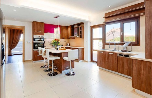 Prodromi House | This is a beautiful villa centrally located in Polis, on the outskirts of the charming fishing villa